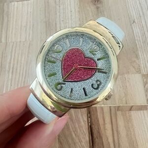 Unbranded ladies glitter heart cuff bracelet watch NEW BATTERY
